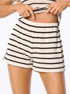 Szorty casual Sinsay ze sklepu: Sinsay w kategorii: Szorty - zdjęcie CC22A15-4CA-6968_4232Z
