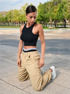 Sinsay - Jeansy damskie casual w miejskim stylu ze sklepu: Sinsay w kategorii: Jeansy damskie - zdjęcie CC22A15-4CA-6968_492BB