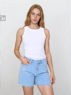 Szorty na lato Sinsay ze sklepu: Sinsay w kategorii: Szorty - zdjęcie CC22A15-4CA-6968_560GY