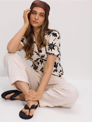Spodnie damskie casual Sinsay ze sklepu: Sinsay w kategorii: Spodnie damskie - zdjęcie CC22A15-4CA-6968_661JS
