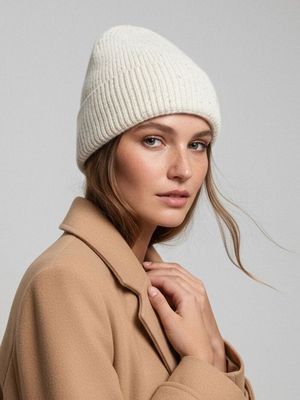 Czapka zimowa damska Sinsay ze sklepu: Sinsay w kategorii: Czapki zimowe damskie - zdjęcie CC22A15-4CA-6968_767FG