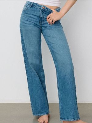 Jeansy damskie w miejskim stylu Sinsay ze sklepu: Sinsay w kategorii: Jeansy damskie - zdjęcie CC22A15-4CA-6968_867EV
