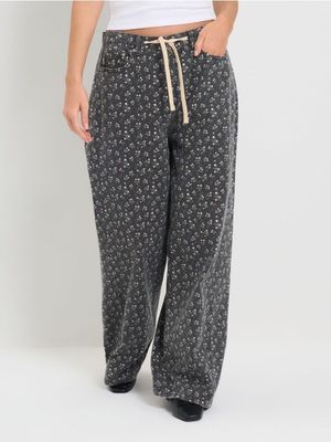 Jeansy damskie casual Sinsay ze sklepu: Sinsay w kategorii: Jeansy damskie - zdjęcie CC22A15-4CA-6968_870GY