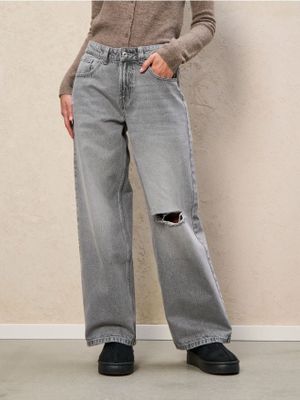 Jeansy damskie jesienne Sinsay ze sklepu: Sinsay w kategorii: Jeansy damskie - zdjęcie CC22A15-4CA-6968_885EV