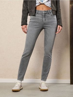 Jeansy damskie Sinsay ze sklepu: Sinsay w kategorii: Jeansy damskie - zdjęcie CC22A15-4CA-6968_892FI