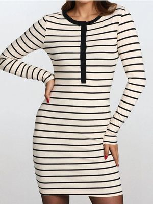 Sukienka casual Sinsay ze sklepu: Sinsay w kategorii: Sukienki - zdjęcie CC22A15-4CA-6968_948IP