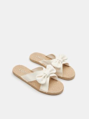 Klapki damskie casual Sinsay ze sklepu: Sinsay w kategorii: Klapki damskie - zdjęcie CC22A15-4CA-6968_ZA226