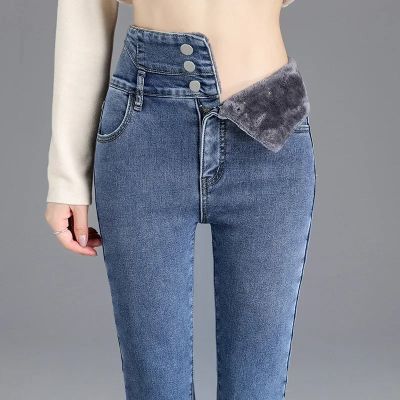 Jeansy damskie na wiosnę w miejskim stylu Intimica ze sklepu: Intimica.pl w kategorii: Jeansy damskie - zdjęcie WP-ADS-RTKIFPPPR_9989298520393