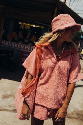 Bluzka damska na wiosnę Surf Inc. ze sklepu: Surf Inc w kategorii: Bluzki damskie - zdjęcie WP-ADS-UGZXOURBE_1098