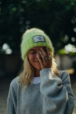 Czapka zimowa damska Surf Inc. ze sklepu: Surf Inc w kategorii: Czapki zimowe damskie - zdjęcie WP-ADS-UGZXOURBE_1148