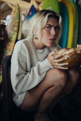 Sweter damski zimowy Surf Inc. ze sklepu: Surf Inc w kategorii: Swetry damskie - zdjęcie WP-ADS-UGZXOURBE_1150