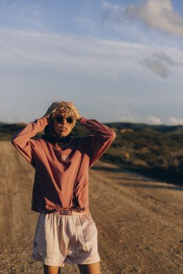 Bluzka damska młodzieżowa na jesień Surf Inc. ze sklepu: Surf Inc w kategorii: Bluzki damskie - zdjęcie WP-ADS-UGZXOURBE_1276