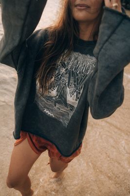 Bluza damska na jesień Surf Inc. ze sklepu: Surf Inc w kategorii: Bluzy damskie - zdjęcie WP-ADS-UGZXOURBE_1390
