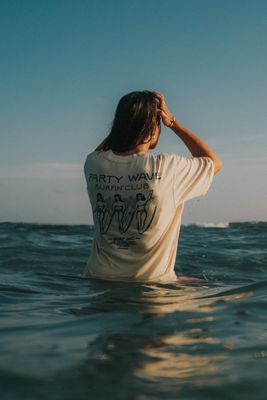 Bluzka damska wiosenna Surf Inc. ze sklepu: Surf Inc w kategorii: Bluzki damskie - zdjęcie WP-ADS-UGZXOURBE_1392