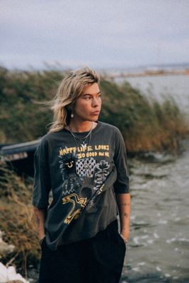Bluzka damska w stylu młodzieżowym Surf Inc. ze sklepu: Surf Inc w kategorii: Bluzki damskie - zdjęcie WP-ADS-UGZXOURBE_2243