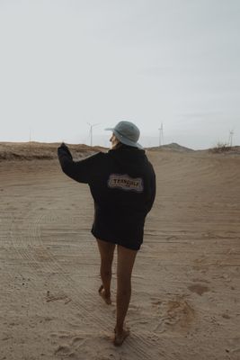 Bluza damska na jesień Surf Inc. ze sklepu: Surf Inc w kategorii: Bluzy damskie - zdjęcie WP-ADS-UGZXOURBE_510