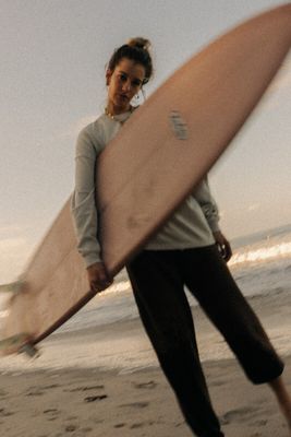 Spodnie damskie casualowe na jesień Surf Inc. ze sklepu: Surf Inc w kategorii: Spodnie damskie - zdjęcie WP-ADS-UGZXOURBE_662