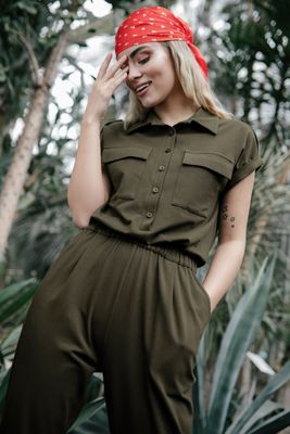 Kombinezon damski casual na wiosnę BeWear ze sklepu: Cudmoda w kategorii: Kombinezony damskie - zdjęcie WP-ADS-ZJHDFTVFS_13948