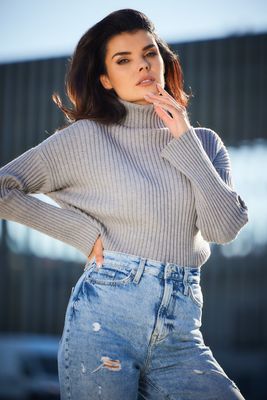 Sweter damski casualowy AWAMA ze sklepu: Cudmoda w kategorii: Swetry damskie - zdjęcie WP-ADS-ZJHDFTVFS_25382