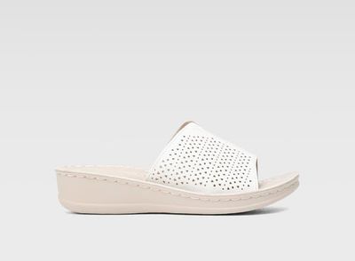 Klapki damskie na lato Clara Barson ze sklepu: ccc.eu w kategorii: Klapki damskie - zdjęcie WP-CCC-G202M-SEF_5904862705149