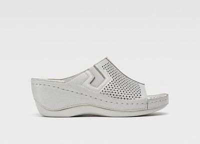 Clara Barson - Klapki damskie letnie ze sklepu: ccc.eu w kategorii: Klapki damskie - zdjęcie WP-CCC-G202M-SEF_5904862774213