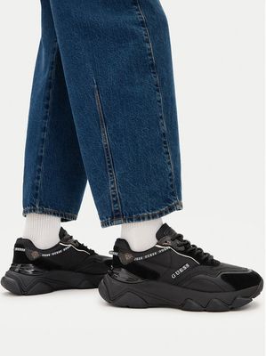 Buty sportowe damskie na wiosnę jesienne Guess ze sklepu: eobuwie.pl w kategorii: Buty sportowe damskie - zdjęcie WP-EBWP-9KUZS-09B_0000300737897
