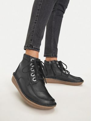 Botki jesienne Clarks ze sklepu: eobuwie.pl w kategorii: Botki - zdjęcie WP-EBWP-9KUZS-09B_0000302932870