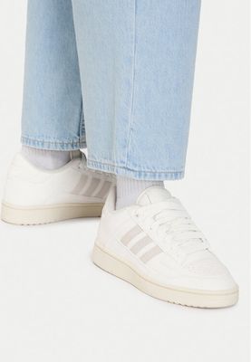 Buty sportowe damskie na wiosnę adidas ze sklepu: eobuwie.pl w kategorii: Buty sportowe damskie - zdjęcie WP-EBWP-9KUZS-09B_0000305974532