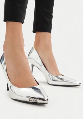 Czółenka na wiosnę Versace Jeans Couture ze sklepu: eobuwie.pl w kategorii: Czółenka - zdjęcie WP-EBWP-9KUZS-09B_0000306046733