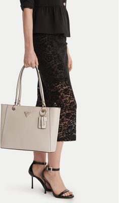 Shopper bag elegancka Guess ze sklepu: eobuwie.pl w kategorii: Torby Shopper bag - zdjęcie WP-EBWP-9KUZS-09B_0198659031916