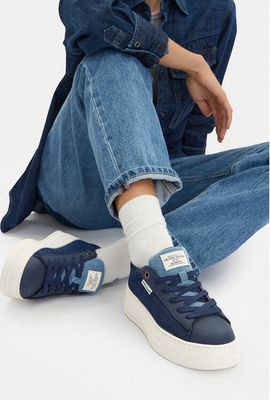 Buty sportowe damskie jesienne wiosenne Guess Jeans ze sklepu: eobuwie.pl w kategorii: Buty sportowe damskie - zdjęcie WP-EBWP-9KUZS-09B_5907964073444