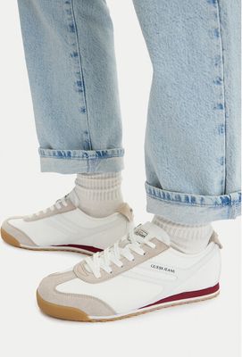 Guess Jeans - Buty sportowe damskie na wiosnę ze sklepu: eobuwie.pl w kategorii: Buty sportowe damskie - zdjęcie WP-EBWP-9KUZS-09B_5907964081104