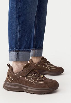 Buty sportowe dziecięce jesienne Guess ze sklepu: eobuwie.pl w kategorii: Buty sportowe dziecięce - zdjęcie WP-EBWP-9KUZS-09B_5907964254546