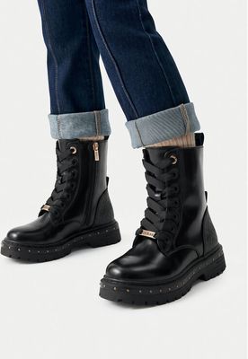 Buty zimowe dziecięce na zimę Guess Kids ze sklepu: eobuwie.pl w kategorii: Buty zimowe dziecięce