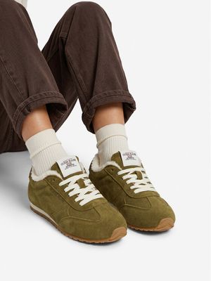 Buty sportowe damskie na jesień Guess Jeans ze sklepu: eobuwie.pl w kategorii: Buty sportowe damskie - zdjęcie WP-EBWP-9KUZS-09B_5907964515050