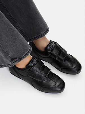 Guess Jeans - Buty sportowe damskie na jesień ze sklepu: eobuwie.pl w kategorii: Buty sportowe damskie - zdjęcie WP-EBWP-9KUZS-09B_5907964609414