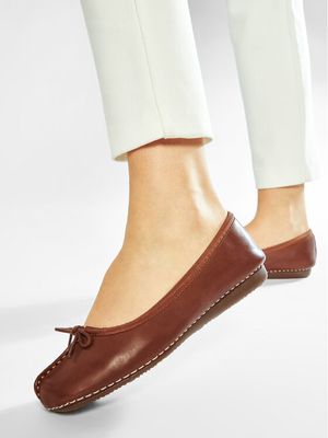 Balerinki wiosenne Clarks ze sklepu: MODIVO w kategorii: Balerinki - zdjęcie WP-EBWP-BKLVO-LN0_0000096532454