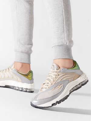 Buty sportowe męskie wiosenne Nike ze sklepu: MODIVO w kategorii: Buty sportowe męskie - zdjęcie WP-EBWP-BKLVO-LN0_0000301149071