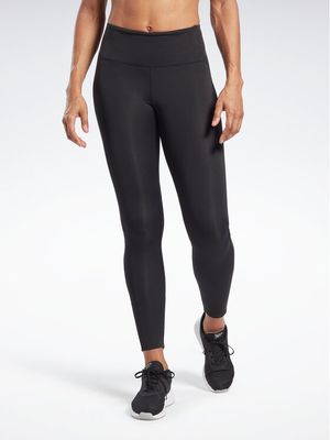 Spodnie damskie Reebok ze sklepu: MODIVO w kategorii: Spodnie damskie - zdjęcie WP-EBWP-BKLVO-LN0_0000301515616