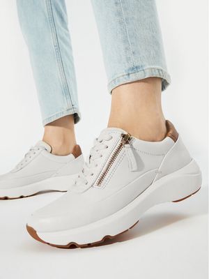 Buty sportowe damskie na wiosnę Clarks ze sklepu: MODIVO w kategorii: Buty sportowe damskie - zdjęcie WP-EBWP-BKLVO-LN0_0000303499532