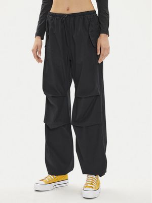 Spodnie damskie sportowe Converse ze sklepu: MODIVO w kategorii: Spodnie damskie - zdjęcie WP-EBWP-BKLVO-LN0_0000304113345
