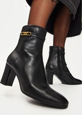 Botki jesienne Emporio Armani ze sklepu: MODIVO w kategorii: Botki - zdjęcie WP-EBWP-BKLVO-LN0_0000304378805