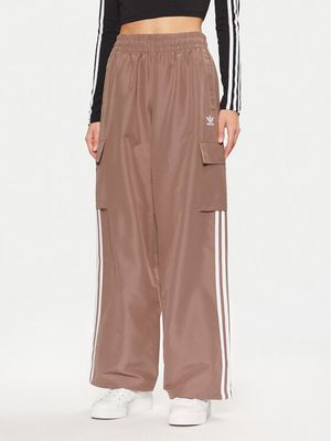 adidas - Spodnie damskie w sportowym stylu ze sklepu: MODIVO w kategorii: Spodnie damskie - zdjęcie WP-EBWP-BKLVO-LN0_0000304498350