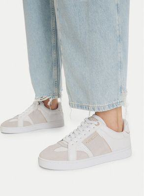 Buty sportowe damskie wiosenne Guess ze sklepu: MODIVO w kategorii: Buty sportowe damskie - zdjęcie WP-EBWP-BKLVO-LN0_0000304888731