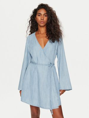 Sukienka casual Guess ze sklepu: MODIVO w kategorii: Sukienki - zdjęcie WP-EBWP-BKLVO-LN0_0000304928840