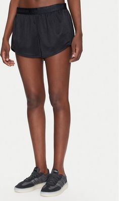 Szorty Under Armour ze sklepu: MODIVO w kategorii: Szorty - zdjęcie WP-EBWP-BKLVO-LN0_0000305055286