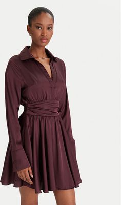 Sukienka casual Guess ze sklepu: MODIVO w kategorii: Sukienki - zdjęcie WP-EBWP-BKLVO-LN0_0000305237484