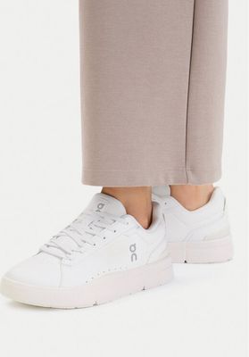 Buty sportowe damskie na wiosnę On ze sklepu: MODIVO w kategorii: Buty sportowe damskie - zdjęcie WP-EBWP-BKLVO-LN0_0000305539052