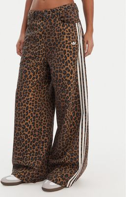 Jeansy damskie młodzieżowe adidas ze sklepu: MODIVO w kategorii: Jeansy damskie - zdjęcie WP-EBWP-BKLVO-LN0_0000305638915