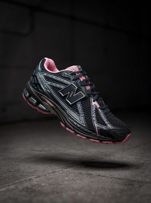 Buty sportowe damskie jesienne New Balance ze sklepu: MODIVO w kategorii: Buty sportowe damskie - zdjęcie WP-EBWP-BKLVO-LN0_0000305665683